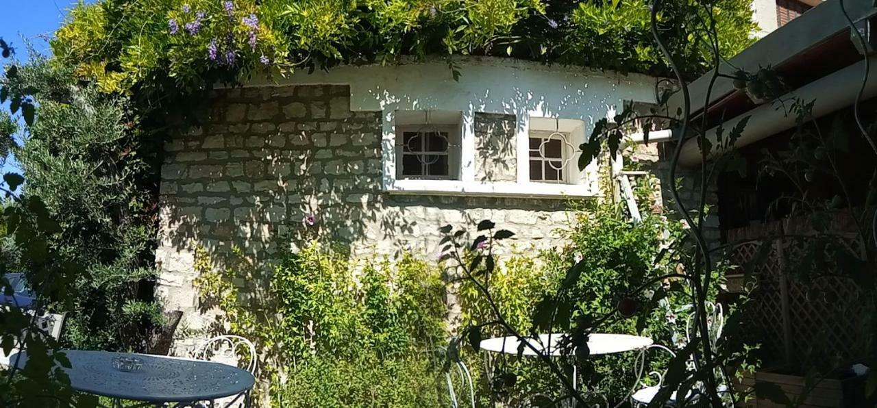 Hotel Font De Lauro Saumane-de-Vaucluse Kültér fotó